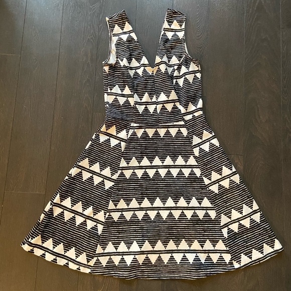 H&M Dresses & Skirts - Black and white patterned dress